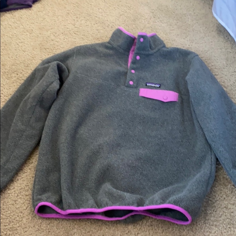 Grey and pink Patagonia sweatshirt size M.